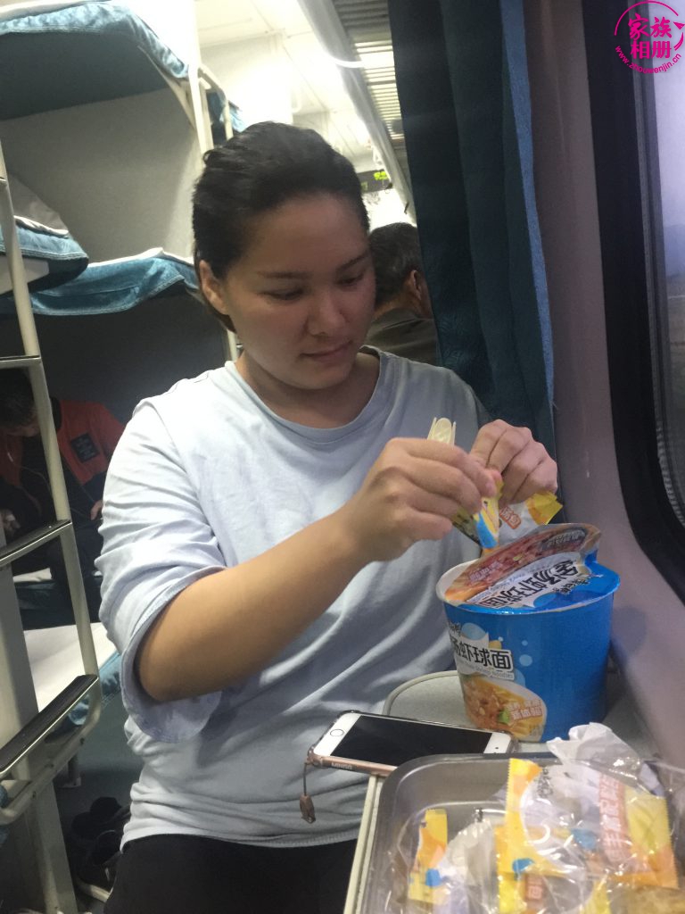 蓝婷婷2019年4月，火车上