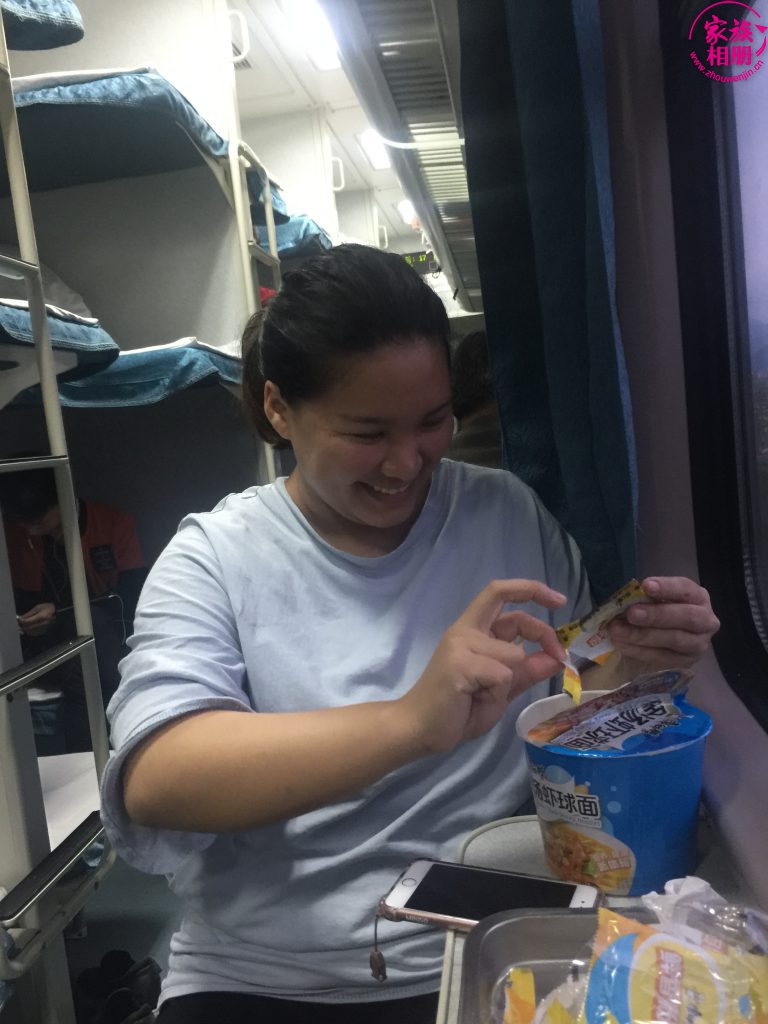 蓝婷婷2019年4月，火车上