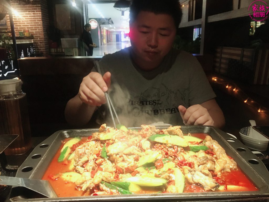 鱼儿回家巫山烤鱼音乐餐吧，牛蛙