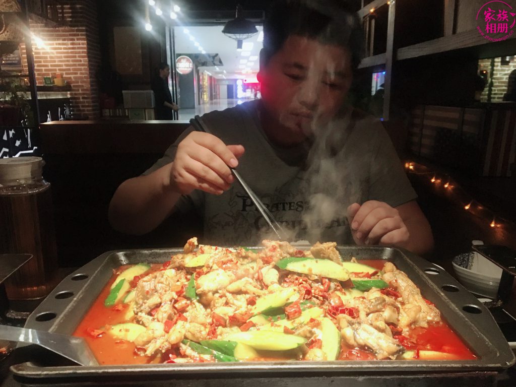 鱼儿回家巫山烤鱼音乐餐吧，牛蛙